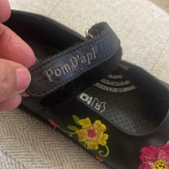Pom d'Api EUC Embroidered Black Leather Mary Jane Strap - Picture 11 of 12